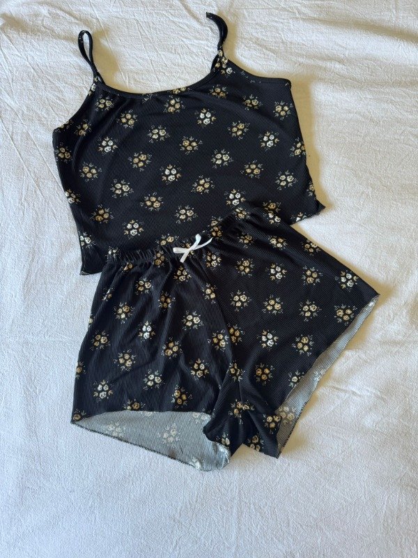Producto - Pijama Morley Corto Negro con flores blancas