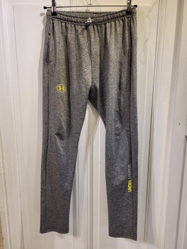 Producto - Jogging UNDER ARMOUR gris logo fluo Talle 16 años - PRECIO: 28X