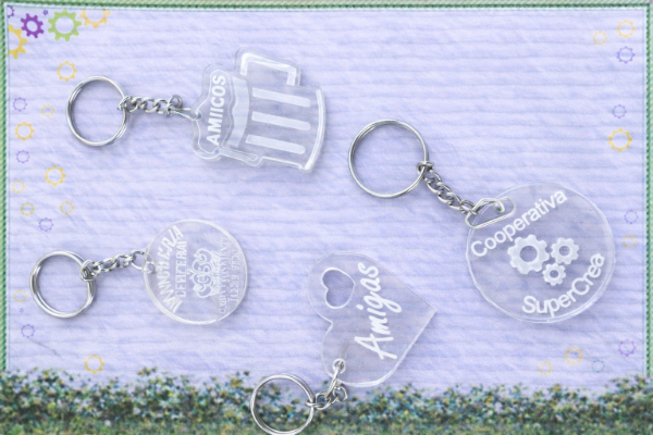 Producto - 25 LLAVEROS de ACRÍLICO SIMPLES - 3,3 y 4cm.