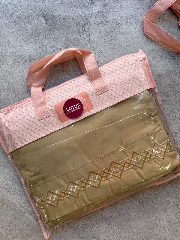 Producto - Sábanas 1 1/2 PLZ Bolsito Lisa Bordadas Beige