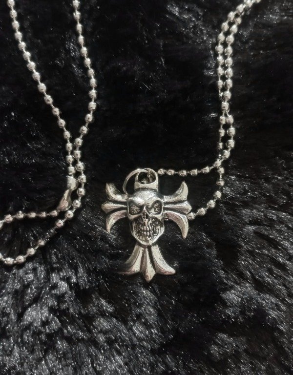 Producto - Collar cruz calavera