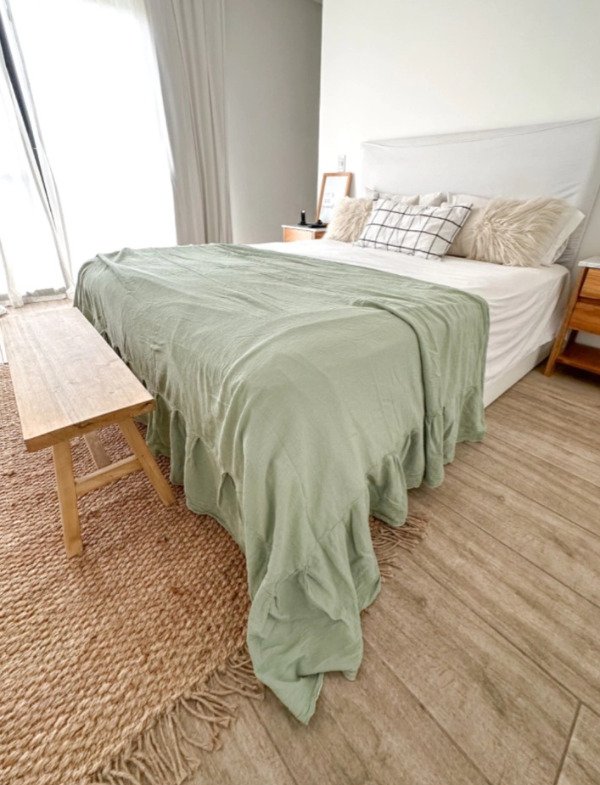 Producto - PIE DE CAMA CON VOLADOS