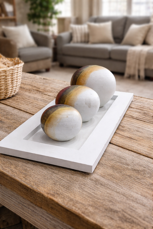 Producto - Centro de mesa. Base de madera y esferas de cerámica