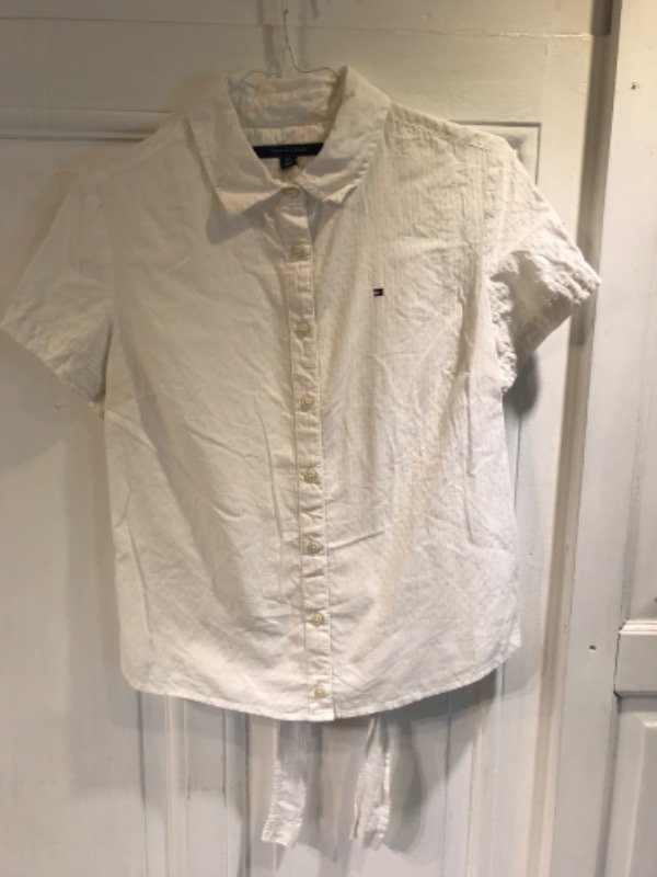 Producto - Camisa TOMMY HILFIGER blanca pintitias- Talle S - PRECIO: 44x