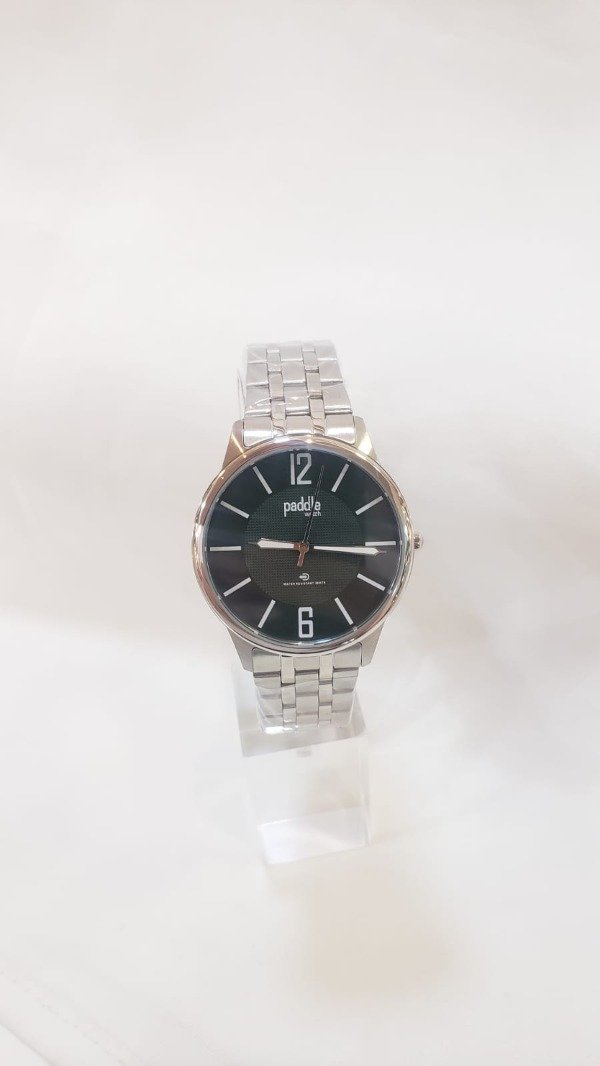 Producto - Reloj paddle fondo verde oscuro
