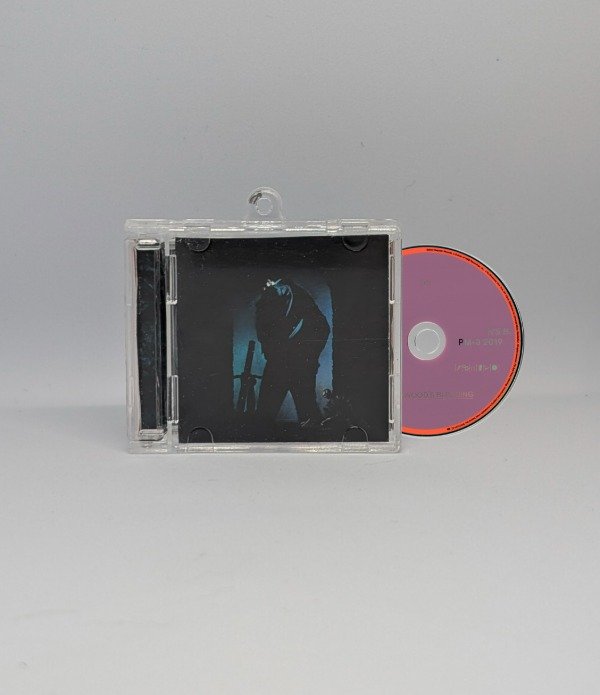Producto - Hollywood's Bleeding - Llavero CD