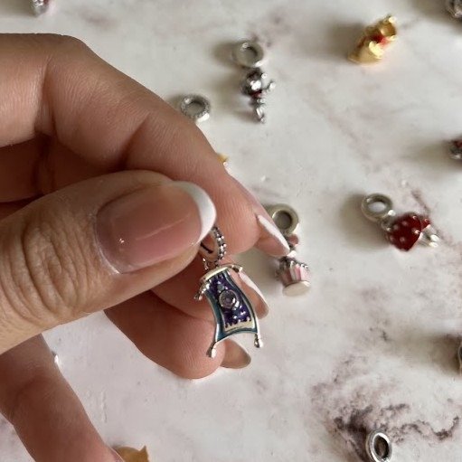 Producto - Charm Alfombra Mágica