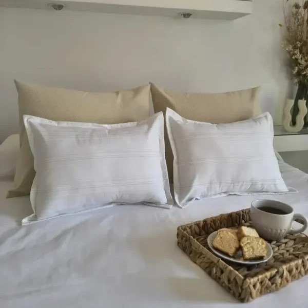 Producto - Combo x4 Almohadones - Off White 50x60 Pana + Blanco 40x50 Algodón con Lurex