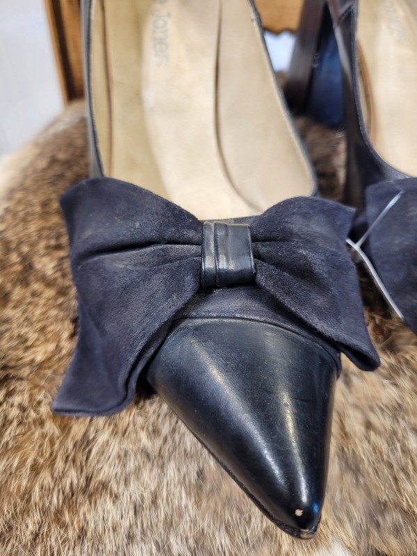 Producto - Zapatos JANE JONES negro moño gamuzado- Talle 40- PRECIO: 50X - 2