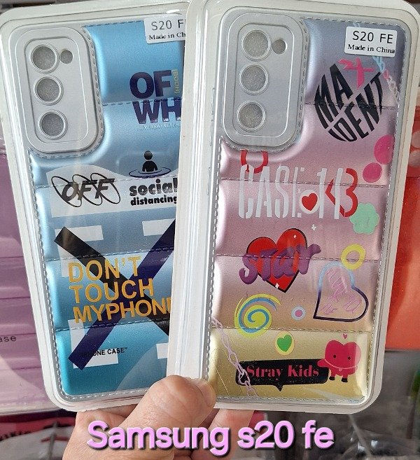Producto - Fundas puffer diseño metalizadas. Samsung s20 fe