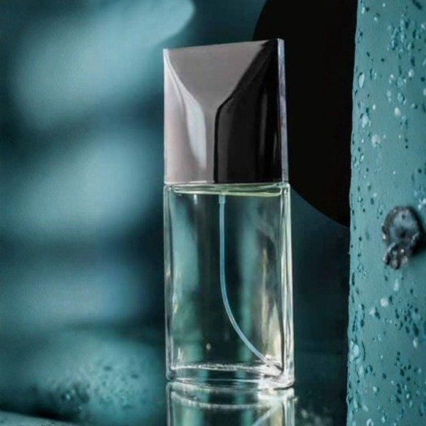 Producto - L'E#U D'ISS#Y HOM
