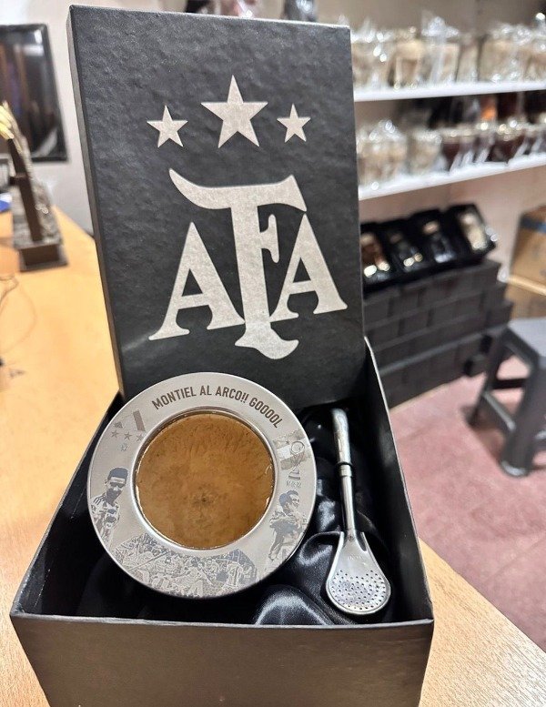 Producto - Combo AFA Bombilla + Mate y caja grabada de REGALO