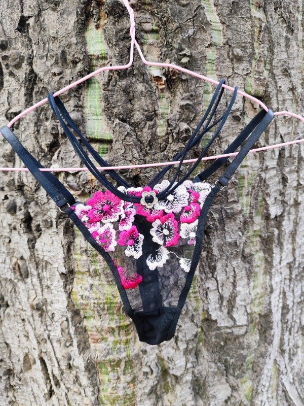 Producto - Tangas bordado floral negro