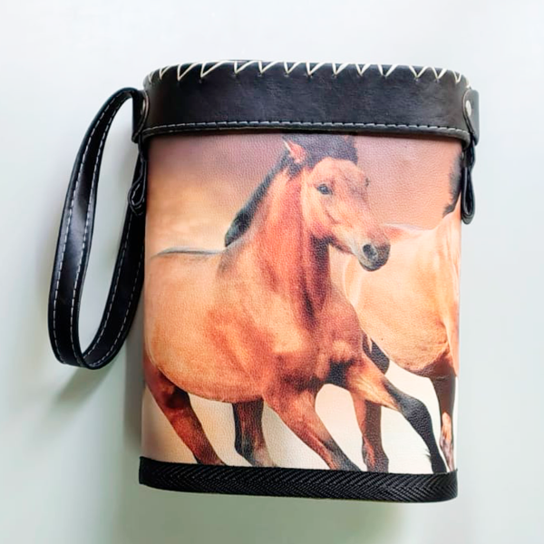 Producto - PORTA TERMO ESTAMP. CUERINA CABALLOS