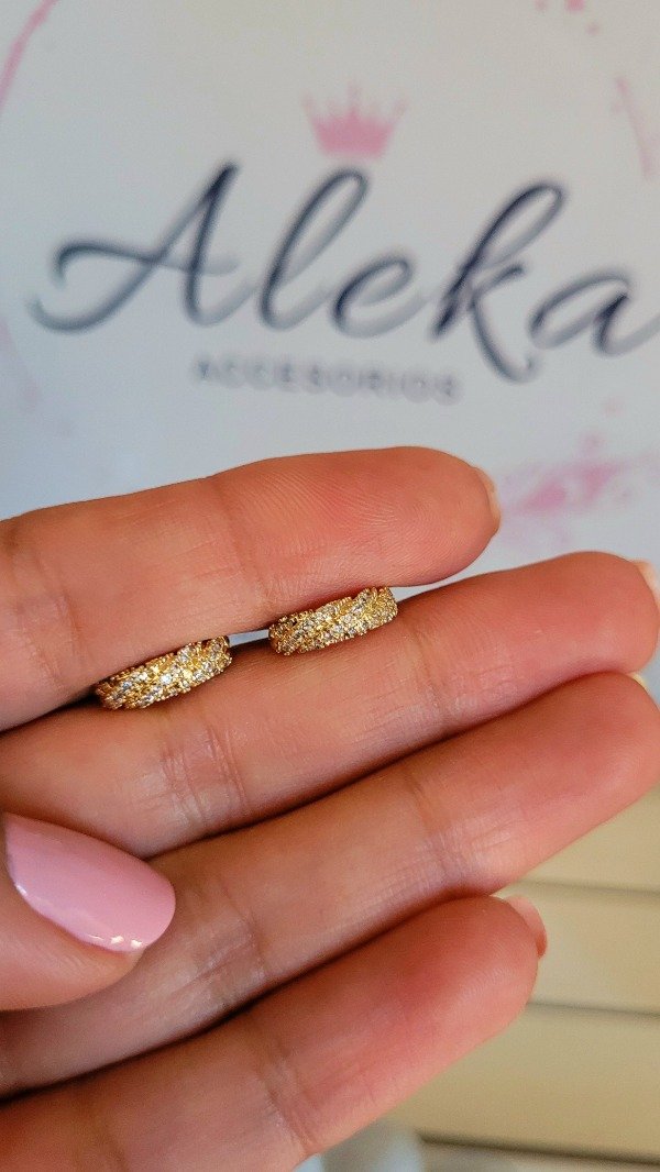 Producto - Argollas torzadas con micro pavé de acero dorado - 1