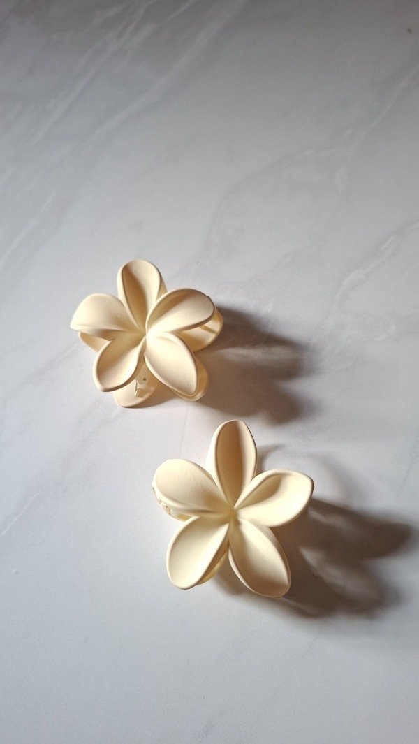 Producto - Flor beige engomada