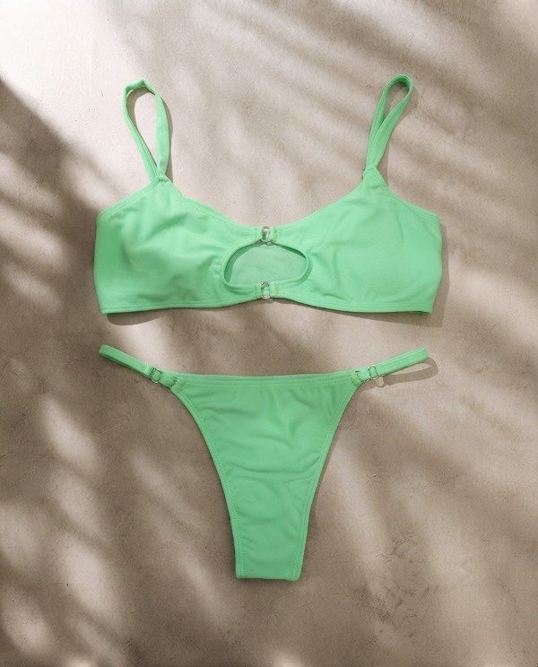 Producto - Bikini con top con detalle en escote y less regulable AL COSTO - 1