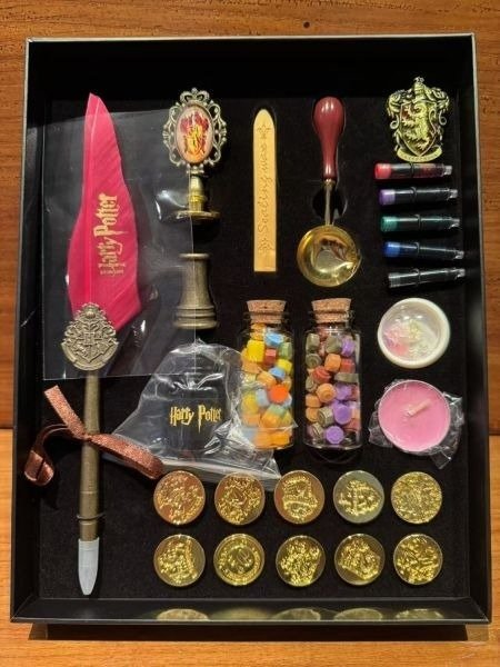 Producto - Set Harry Potter Sellos y Pluma Gryffindor