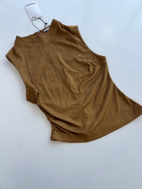 Producto - Top velvet entallada Bershka Talle S y M