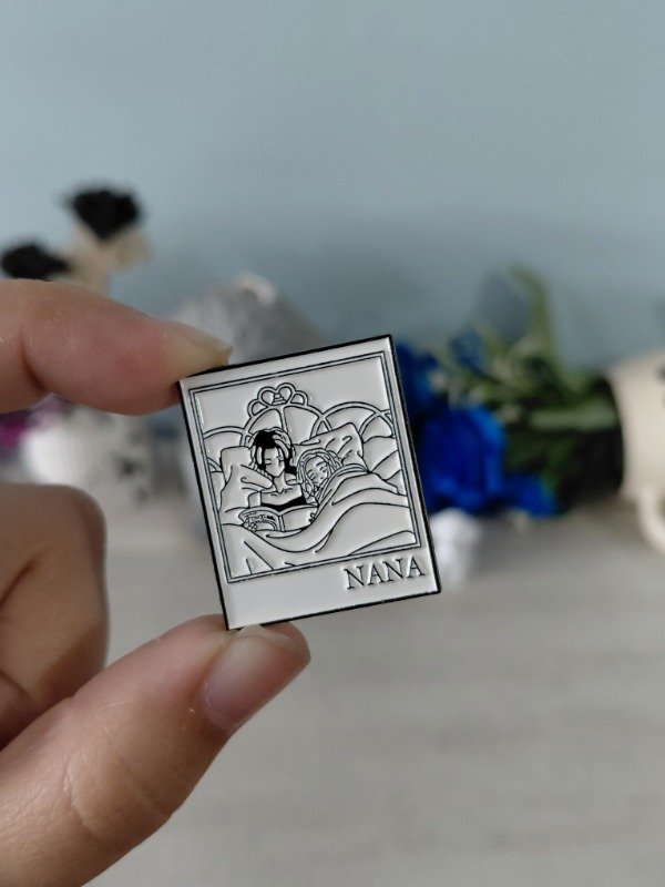 Producto - Pin metalizado - Nana #1378