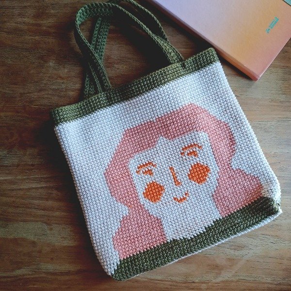 Producto - GUÍA DE TEJIDO EN TAPESTRY CROCHET  "Cartera Rostro Mujer"