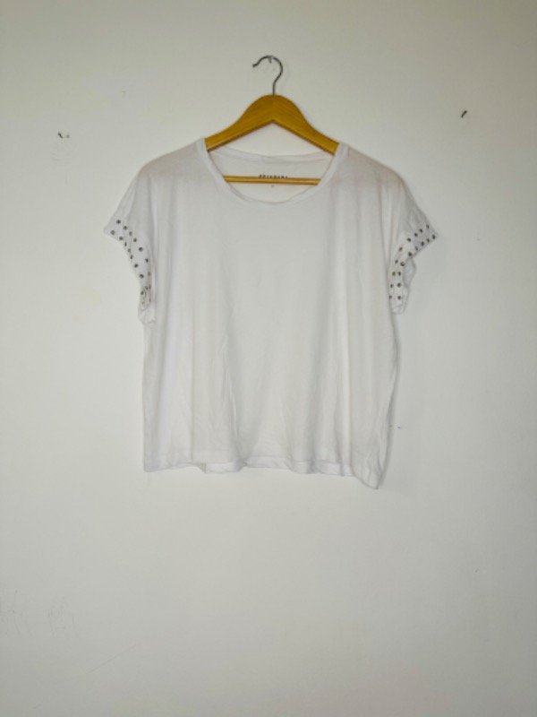 Remera blanca Akiabara