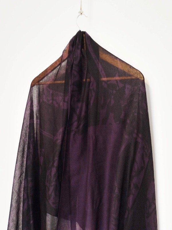 Producto - Pañuelo Mega -violeta oscuro estampa en negro-