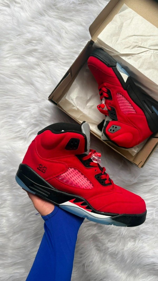 Producto - JORDAN RETRO 5 TORO BRAVO - 1