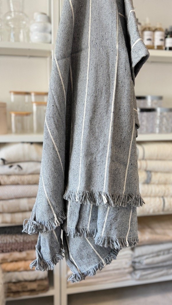Producto - Manta Rústica Gris Rayas