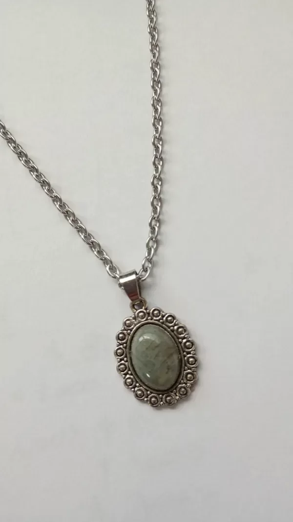 Producto - Collar de Labradorita (camafeo)