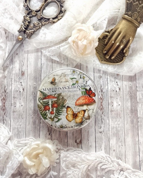 Producto - Latita Mariposas y Hongos