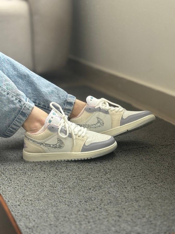 Producto - Nike Jordan Blanco/Lila