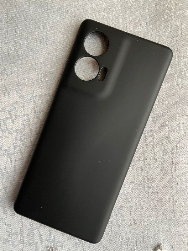 Producto - Edge 50 fusion silicona con felpa negra