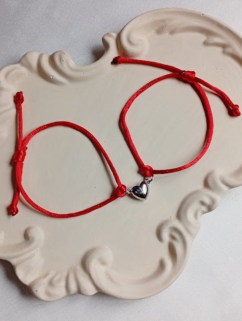 Producto - Par pulseras rojas con corazón imantado - 1