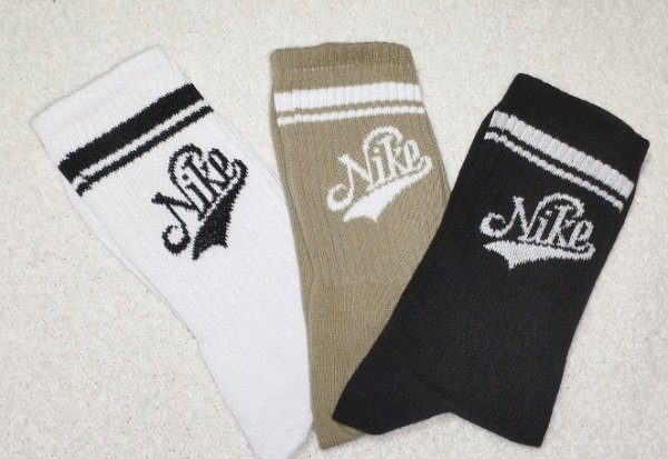 Producto - NIKE RETRO 3/4 Clásicas