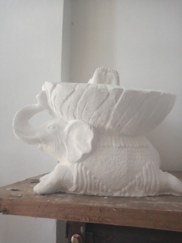 Producto - elefante nuevo sentado