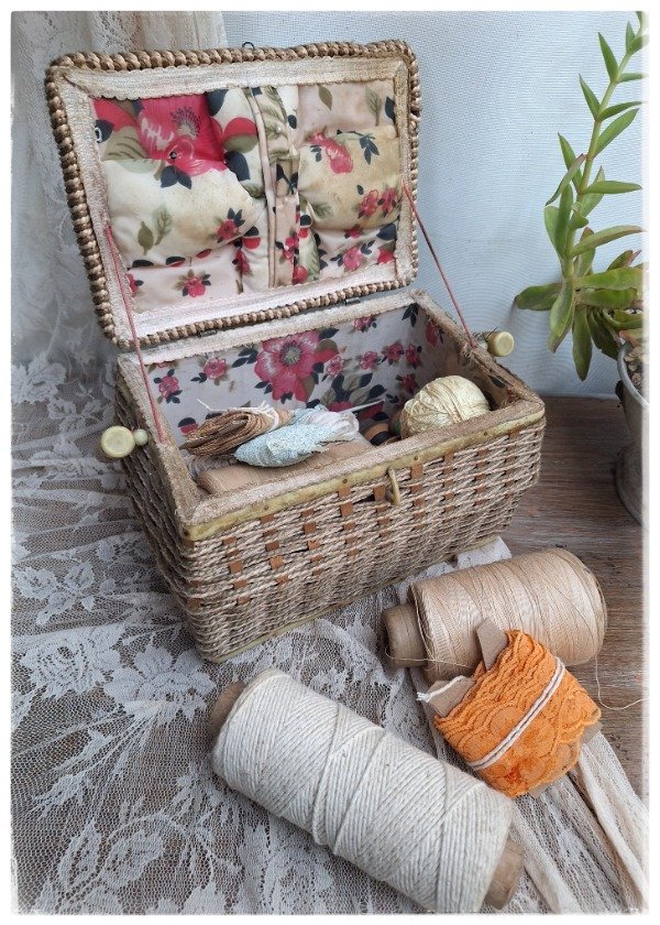 Producto - Antiguo Costurero tapa Floreado