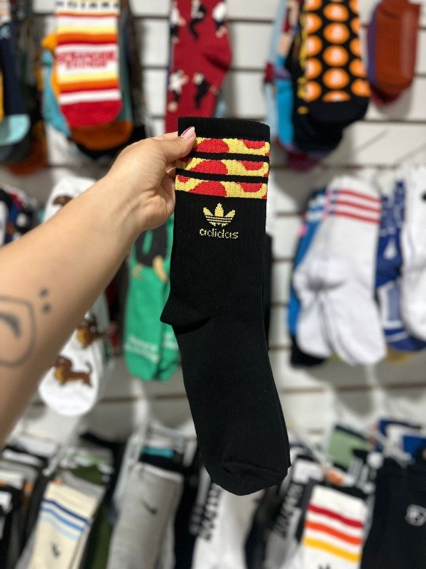 Producto - Negra adidas con rojo