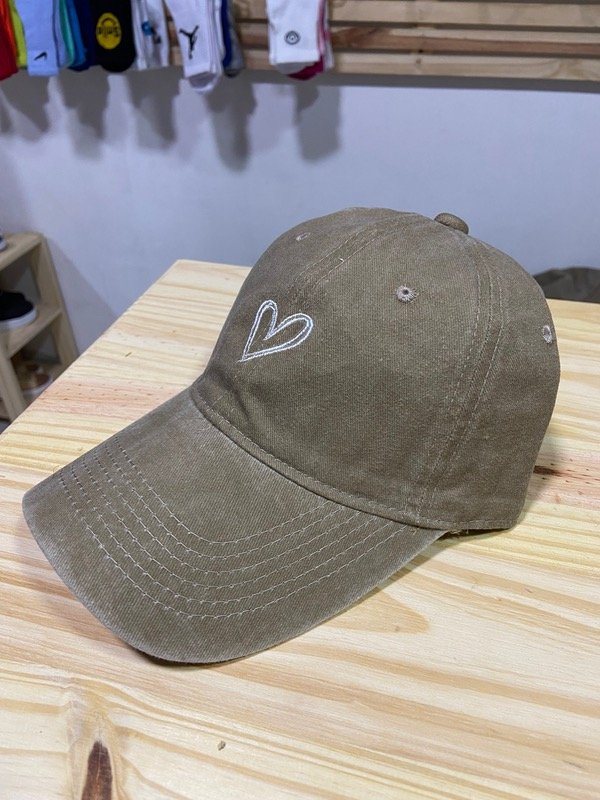 Producto - GORRA FORMA CORAZÓN (MARRÓN CLARITO)