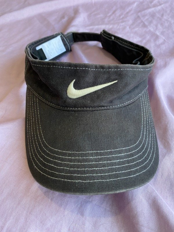 Producto - Visera Nike negra