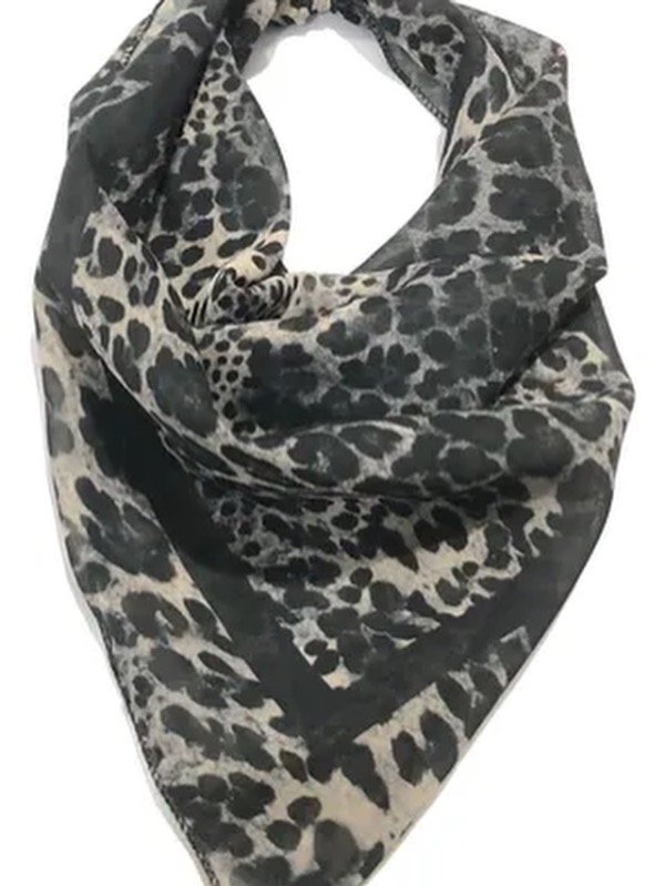 Producto - Pañuelo de gasa grande animal print gris