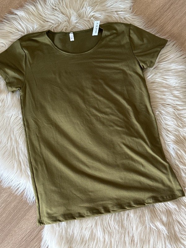 Producto - REMERA BÁSICA DE MODAL SOFT VERDE MILITAR