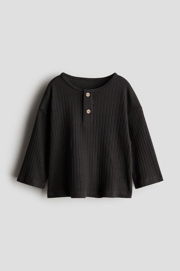 Producto - Remera HyM con botones negra - 0