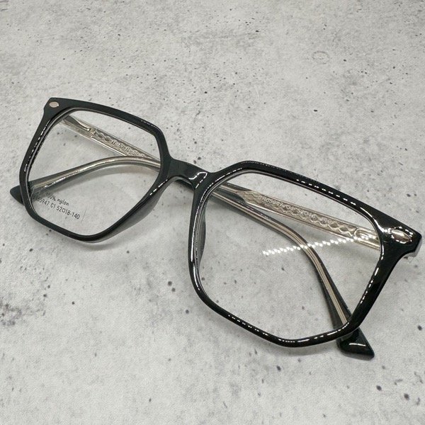 Producto - JULE Modelo 55947, Armazón negro unisex