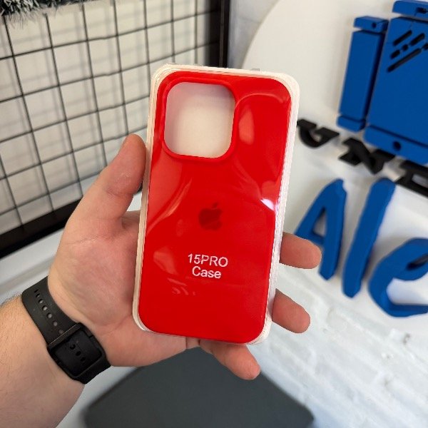 Producto - Silicone Case Roja - iPhone 15 Pro
