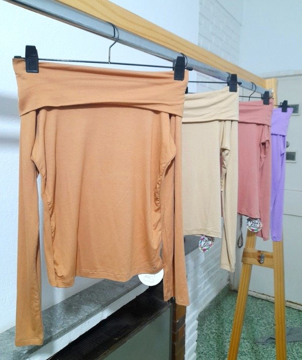 Producto - Remeras cuello bote, talle único.