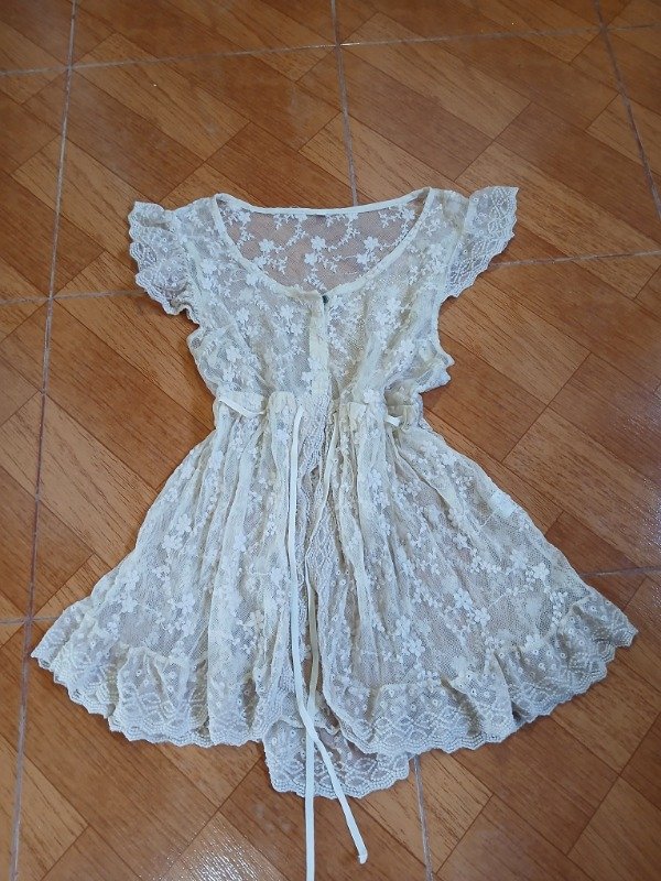 Producto - Blusita encaje beige