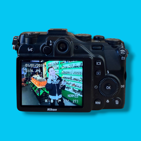 Producto - NIKON COOLPIX P7000 - 1