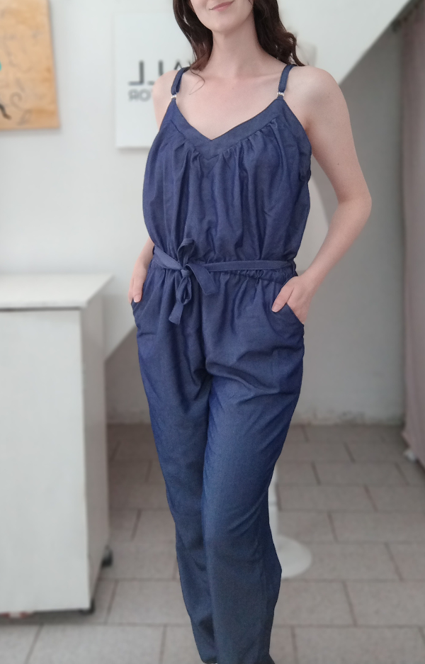 Producto - mono Noir talle 44