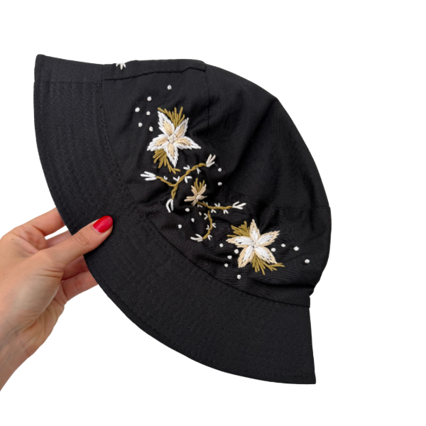 Producto - Piluso negro bordado a mano